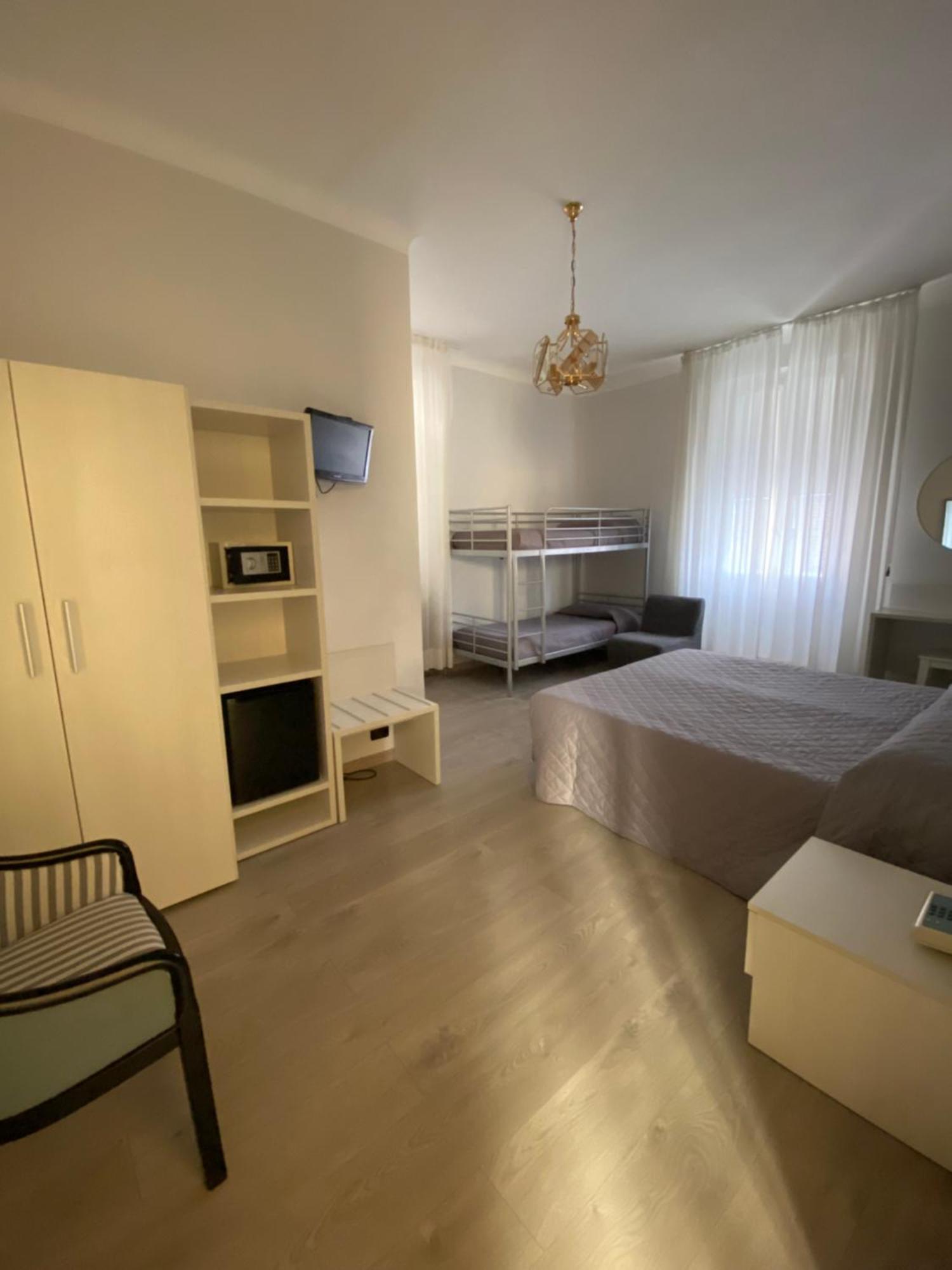 Family Room,1662984119:JPEG