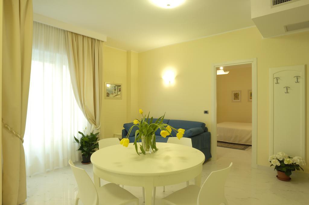One-Bedroom Apartment with City View,1669030688:JPEG